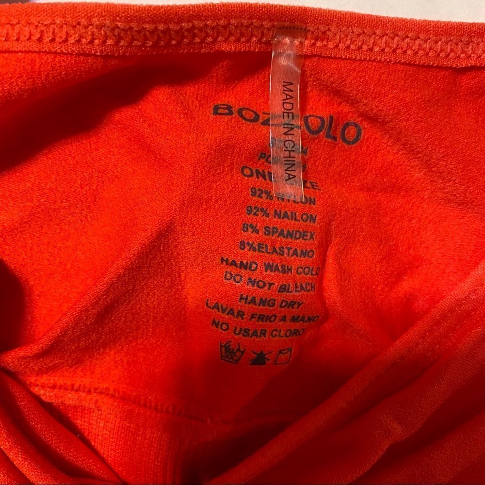 Bozzolo Apparel Coral colored padded sports bra - Picture 2 of 3